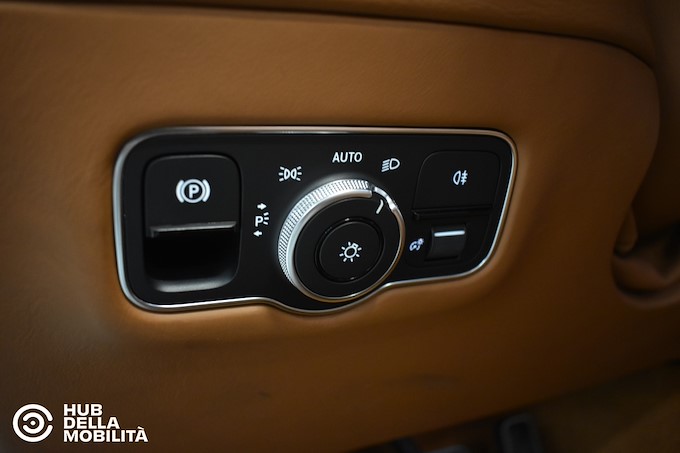 ASTON MARTIN DB12 V8 Volante